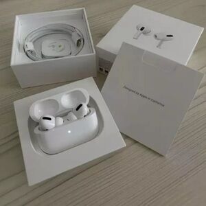 Apple White Wireless Earbuds